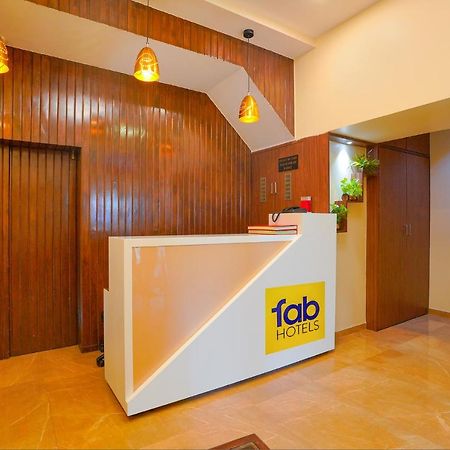 Fabexpress Colaba Grand Hotel Мумбай Екстериор снимка
