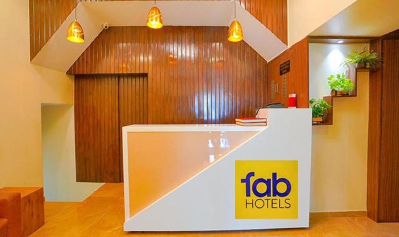 Fabexpress Colaba Grand Hotel Мумбай Екстериор снимка