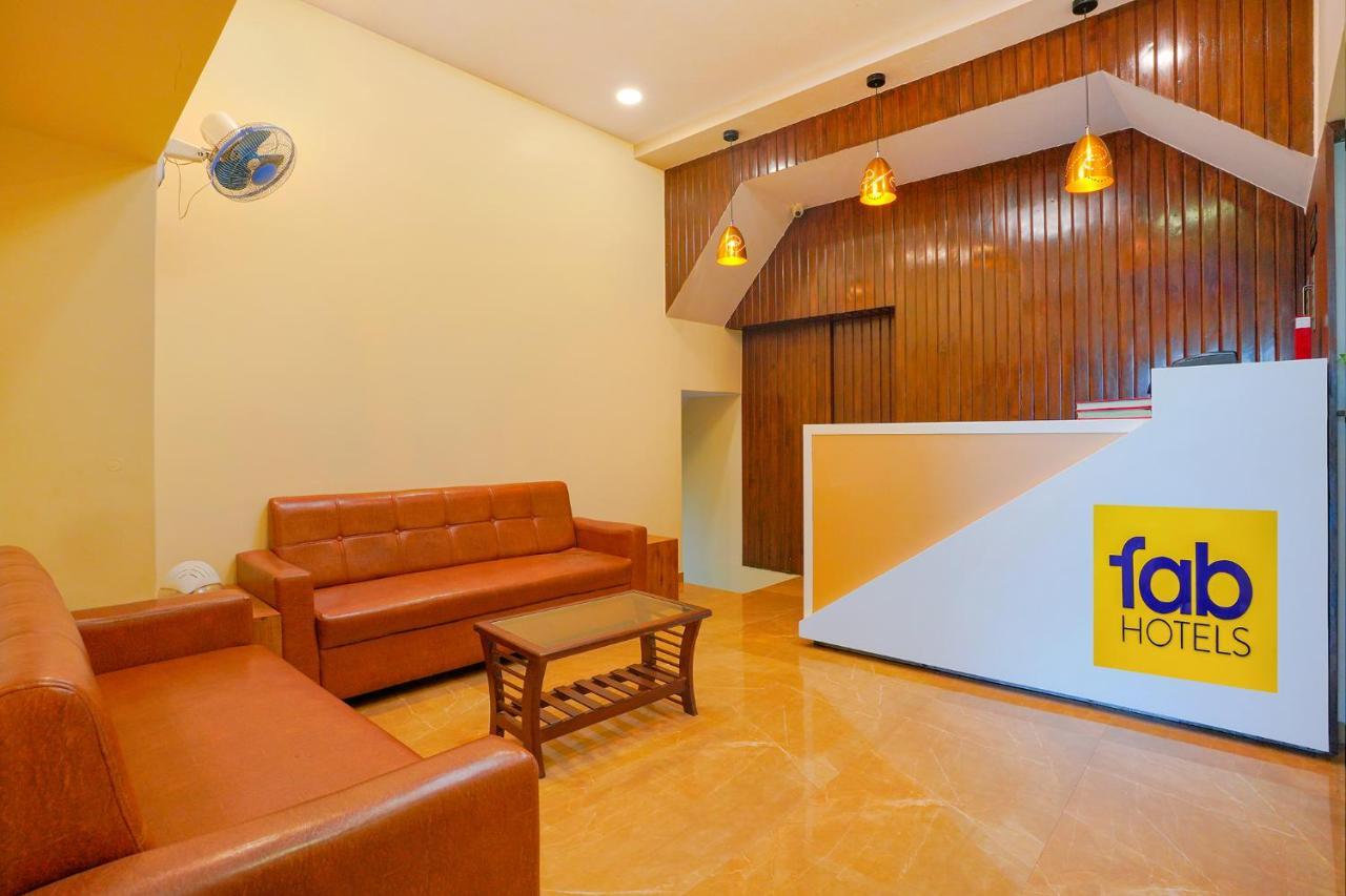 Fabexpress Colaba Grand Hotel Мумбай Екстериор снимка
