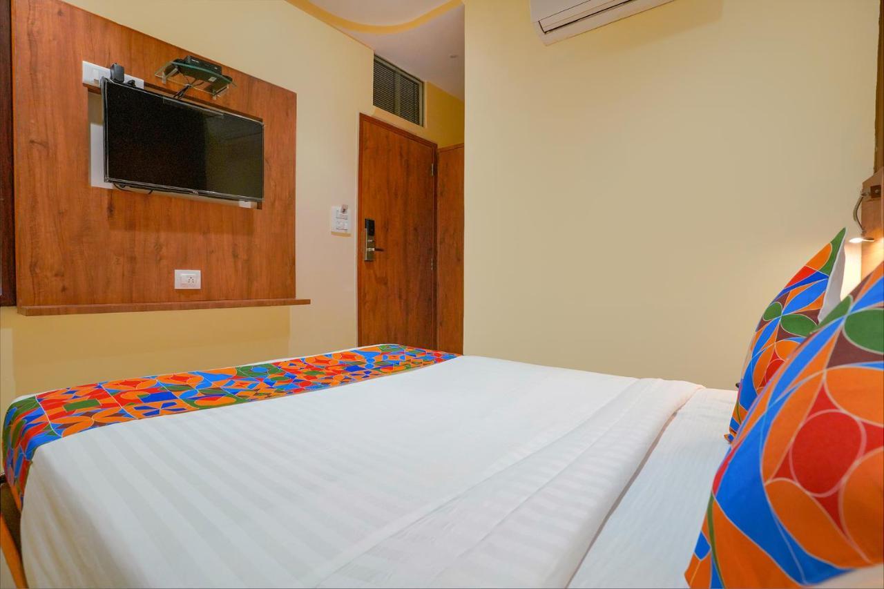 Fabexpress Colaba Grand Hotel Мумбай Екстериор снимка