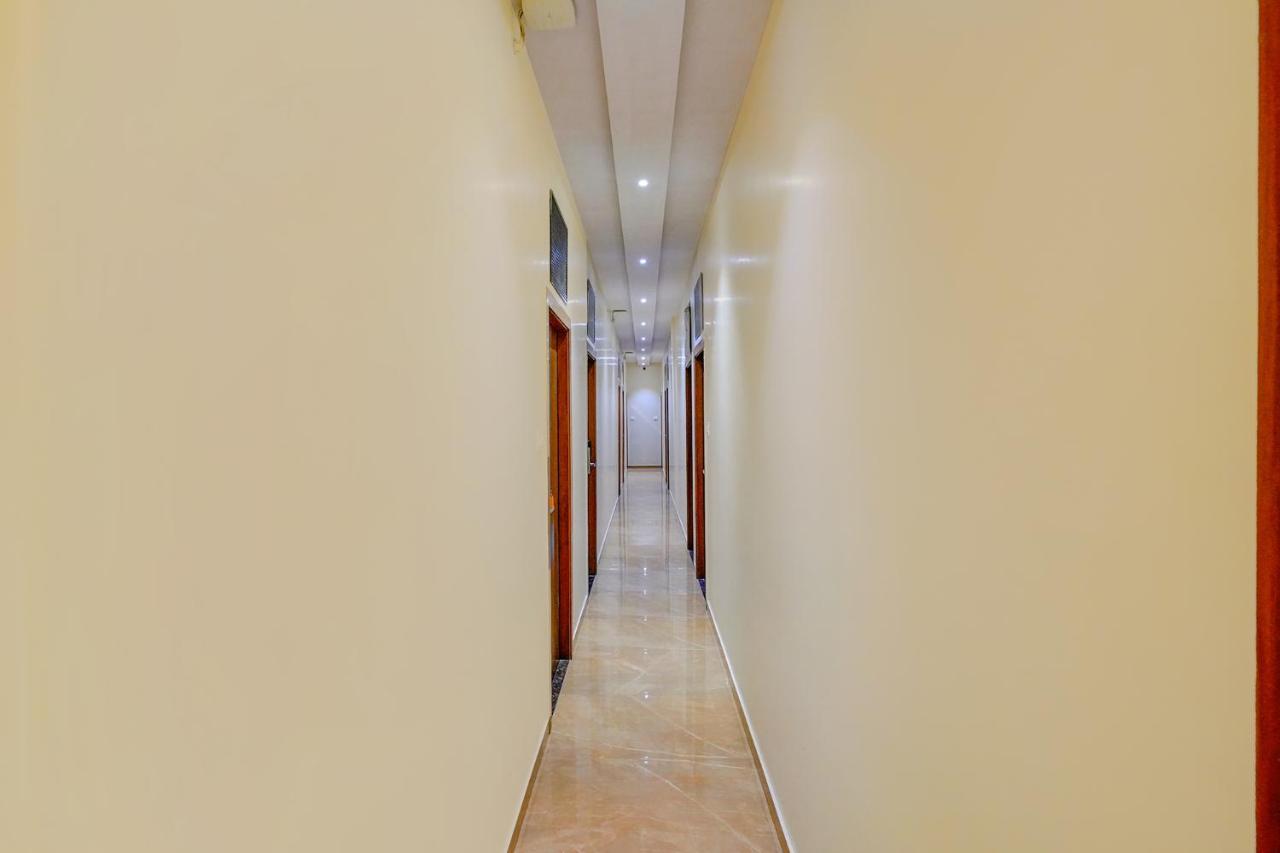 Fabexpress Colaba Grand Hotel Мумбай Екстериор снимка