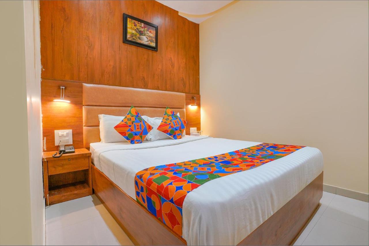 Fabexpress Colaba Grand Hotel Мумбай Екстериор снимка