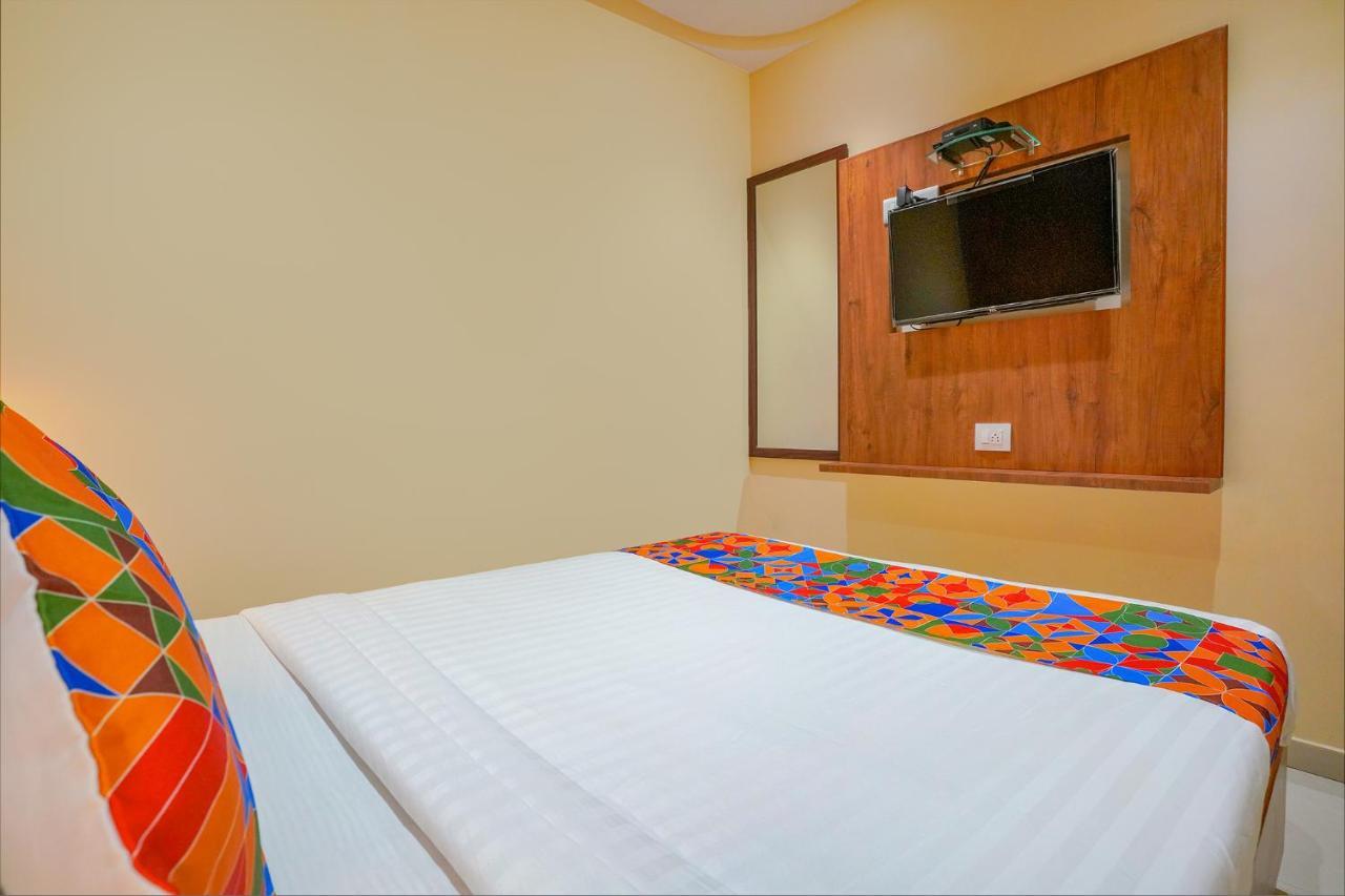 Fabexpress Colaba Grand Hotel Мумбай Екстериор снимка
