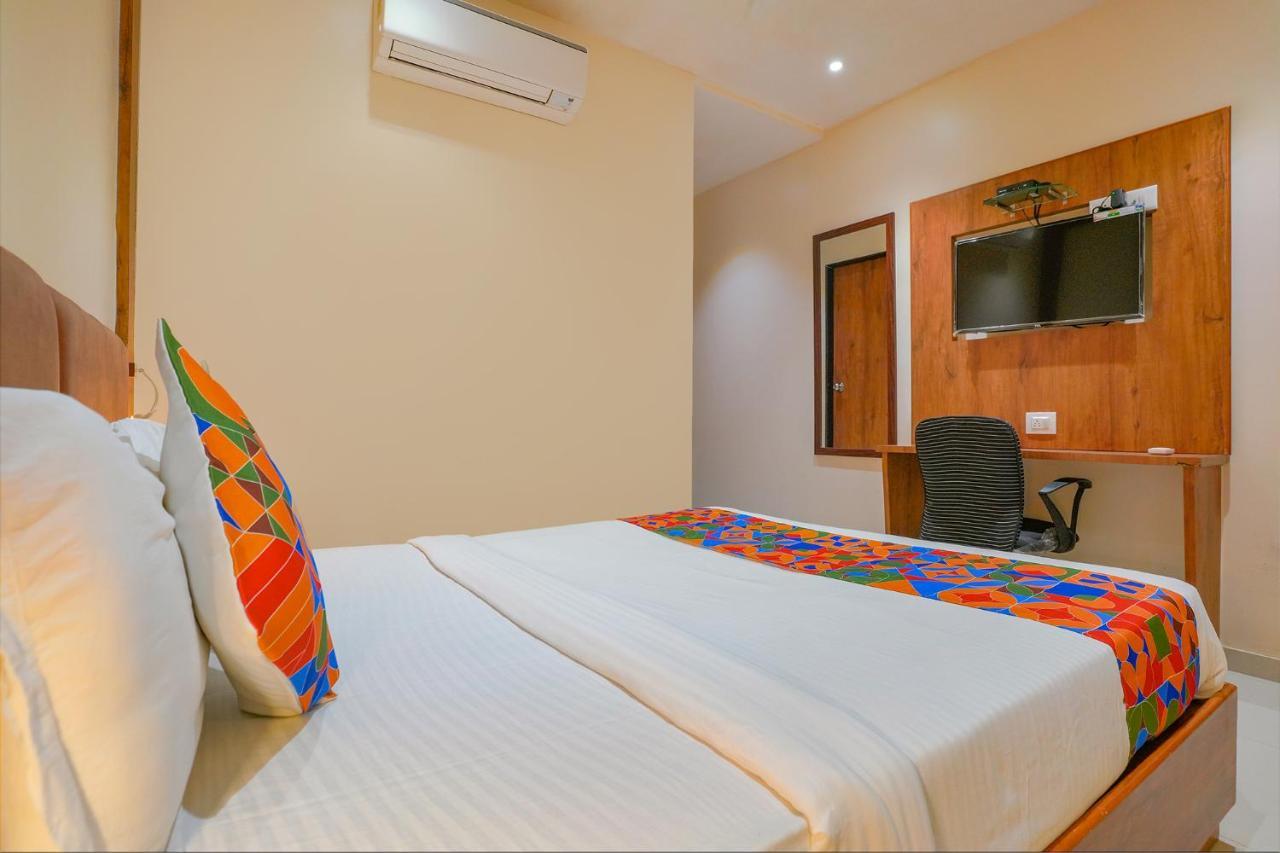 Fabexpress Colaba Grand Hotel Мумбай Екстериор снимка