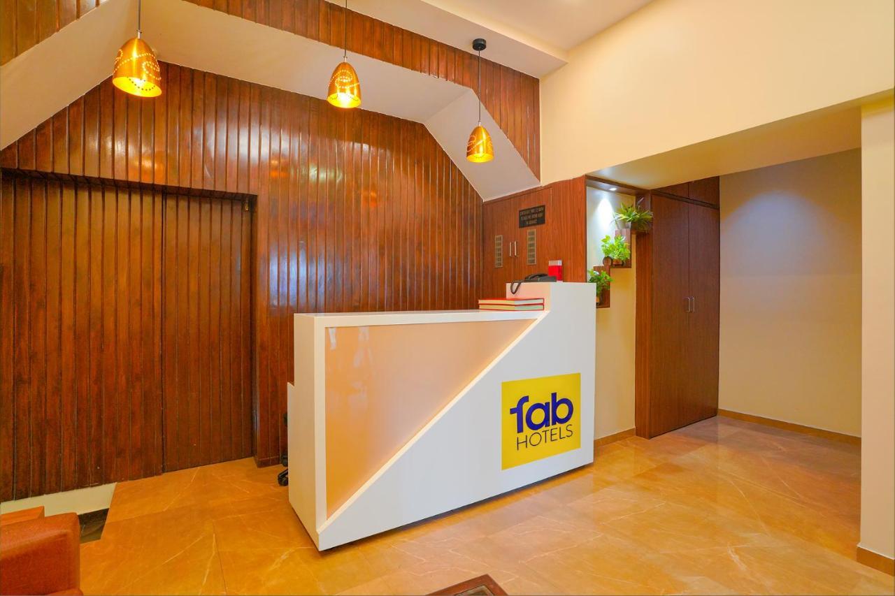 Fabexpress Colaba Grand Hotel Мумбай Екстериор снимка