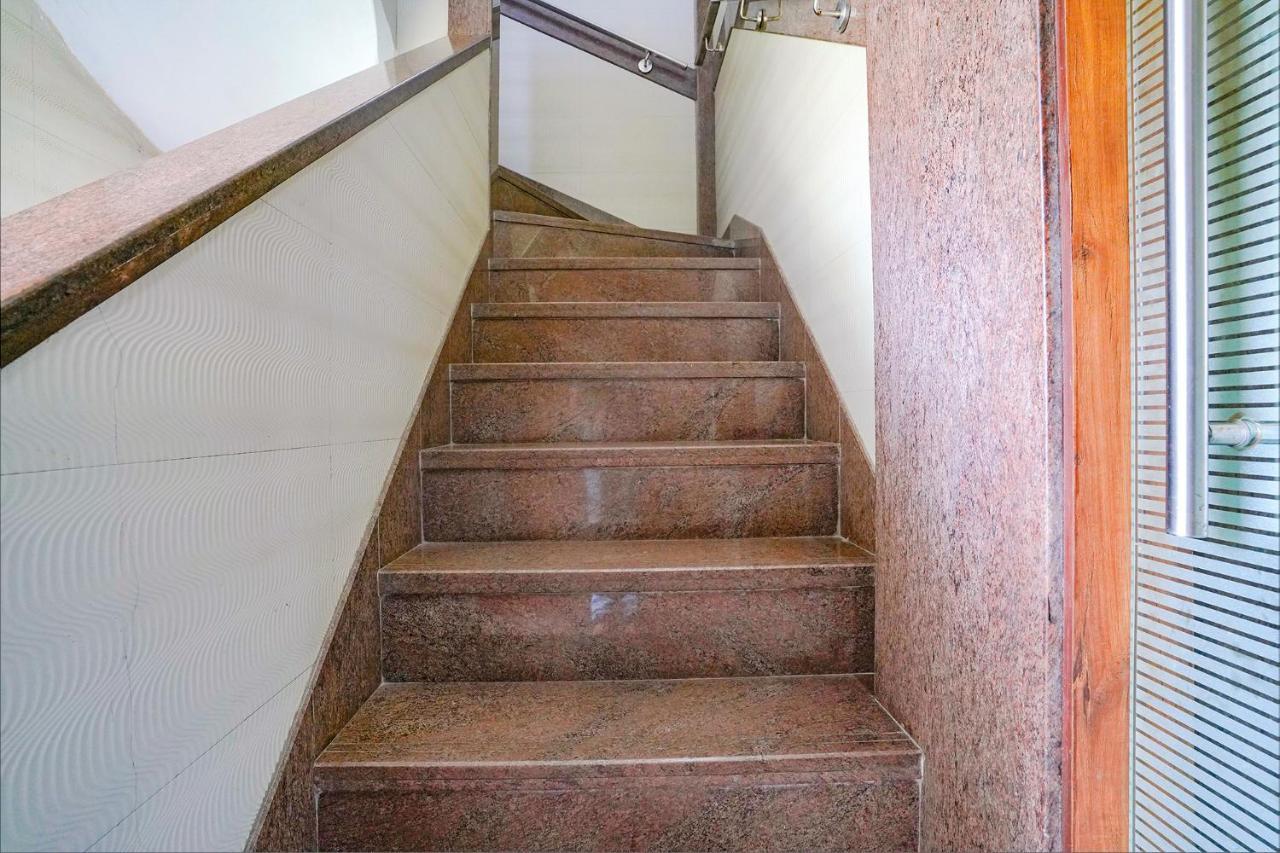 Fabexpress Colaba Grand Hotel Мумбай Екстериор снимка