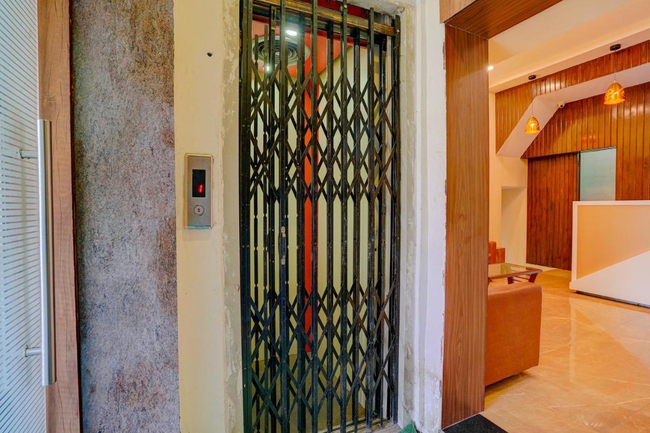 Fabexpress Colaba Grand Hotel Мумбай Екстериор снимка