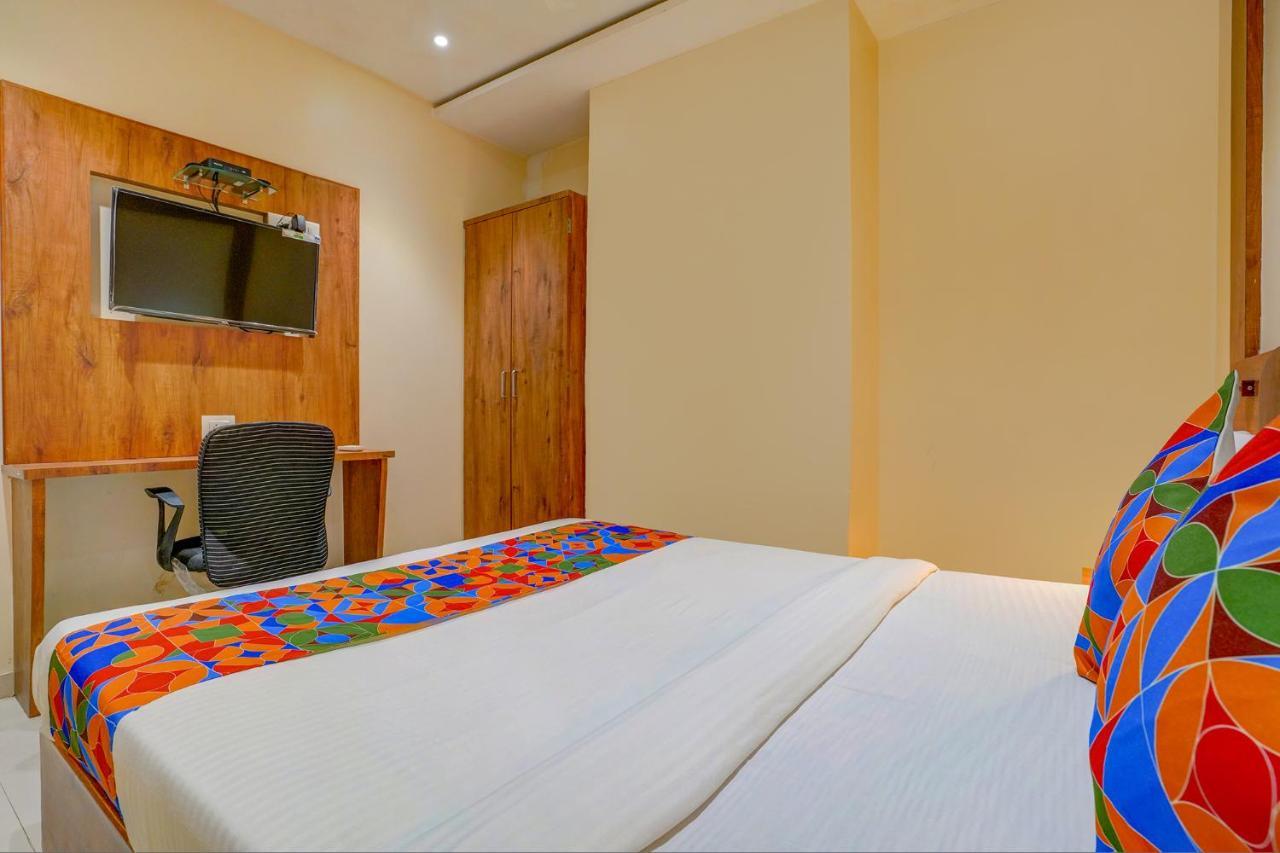 Fabexpress Colaba Grand Hotel Мумбай Екстериор снимка