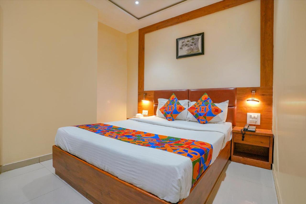 Fabexpress Colaba Grand Hotel Мумбай Екстериор снимка